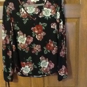 Demeanor Top Size L in very good condition